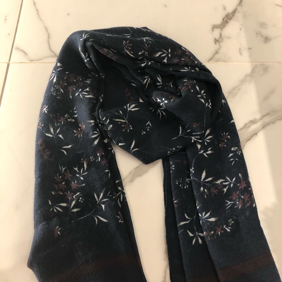 Buy three item .one free scarf 🧣👏🏻👏🏻 - Picture 5 of 15